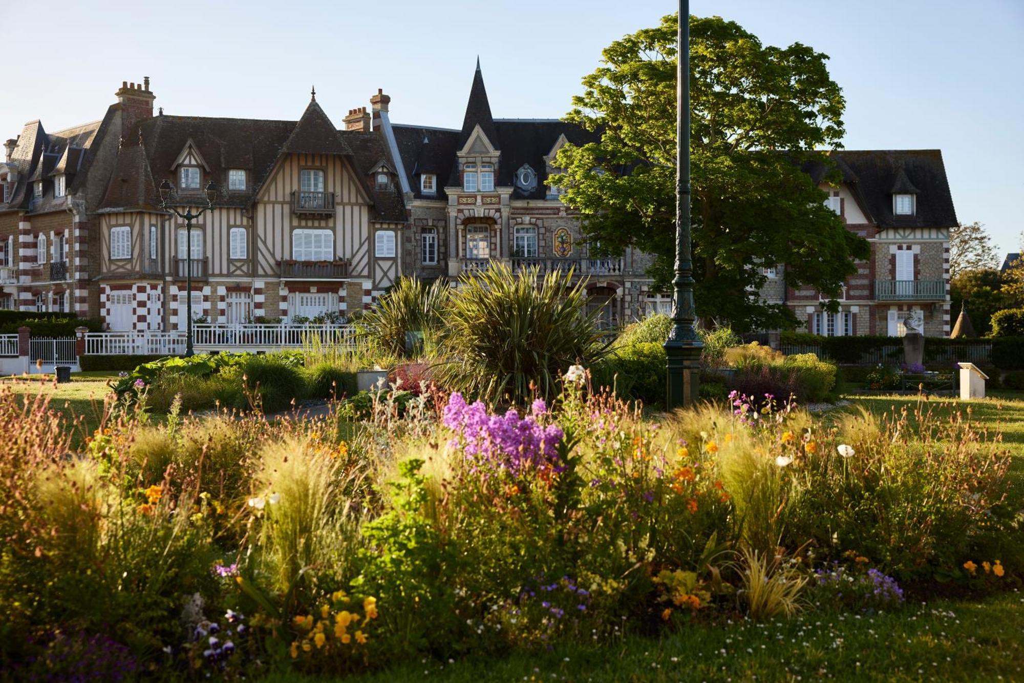 Le Grand Hotel De Cabourg - Mgallery Collection Esterno foto